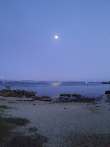 La luna y su reflejo