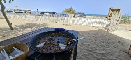 Deliciosa paella frente al mar