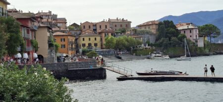 Riadas de gente en Varenna