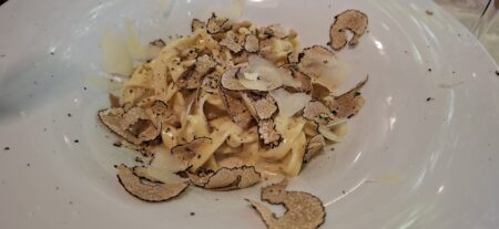 Ristorante Commercio Mas-cì. Tagliatelle al tartufo nero