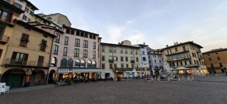 Piazza 13 Martiri en Lovere