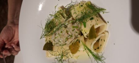 Paccheri con mantequilla, salvia
